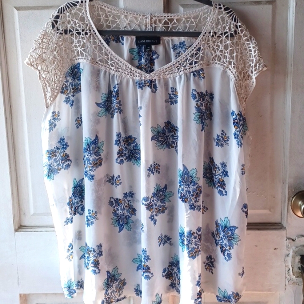 Lane Bryant White Sheer Embroidered Blue Floral 💙 size 20 Short Sleeve Blouse